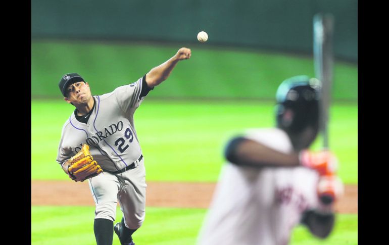 Consistente. Jorge de la Rosa ejecuta un lanzamiento durante la segunda entrada del juego ante Houston. AFP /