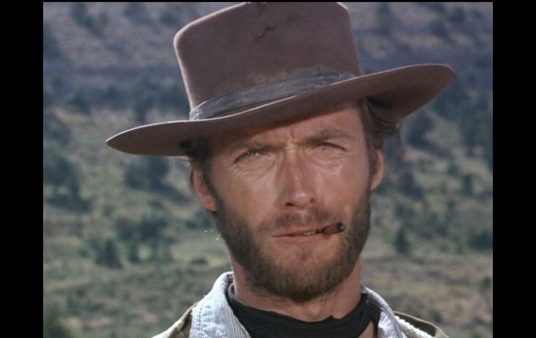 Su primer papel memorable: ''El hombre sin nombre'' en la trilogía de spaghetti westerns de Sergio Leone. ARCHIVO /