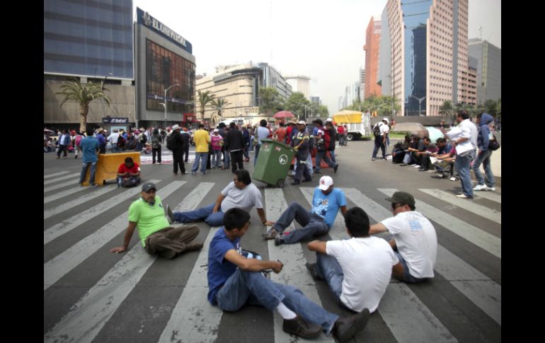 Integrantes de la CNTE se manifestaron hoy por calles capitalinas en contra de la reforma educativa. SUN /