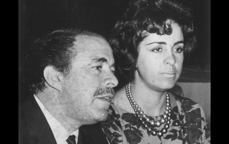 Tin Tan y su esposa, Rosalía Julián de Valdés, durante un evento social. ARCHIVO /