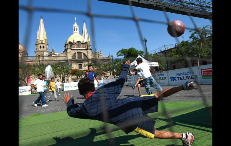 Con éxito cierra el V torneo ''callejero'' de futbol realizado en la Plaza Liberación.  /