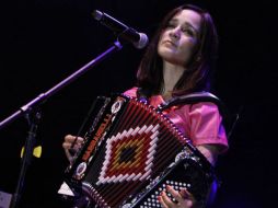 Julieta Venegas asegura que su sexto y más reciente álbum tiene un tono ''más oscuro'' que los anteriores. ARCHIVO /