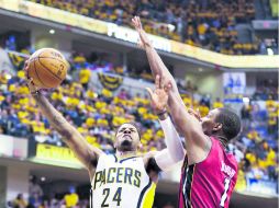 Paul George (24) fue el líder de los Pacers con 28 puntos, ocho rebotes, cinco asistencias y tres robos. AP /