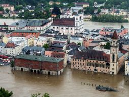 Casas en la ciudad vieja de Passau, Alemania, están inundadas por el río Danubio. AP /