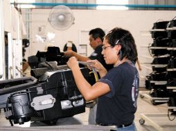 Aún falta una reforma equilibrada del mercado laboral que dé derechos a los trabajadores. ARCHIVO /