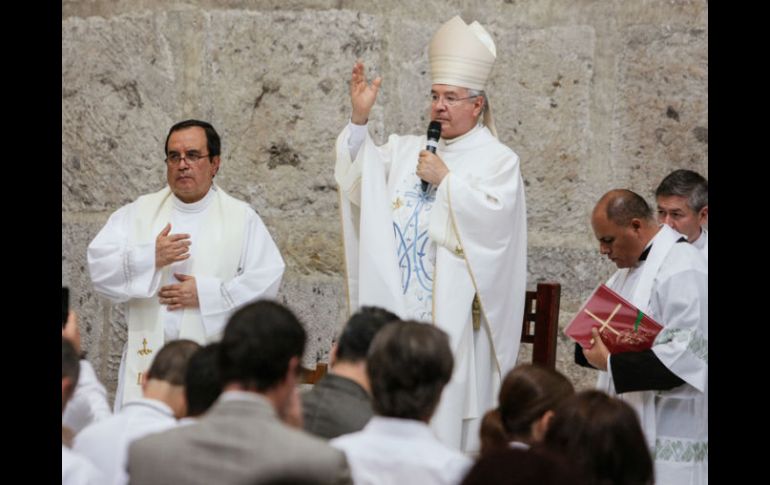 Francisco Robles Ortega otorgó palabras de aliento para las familias que viven con enfermos de VIH.  /