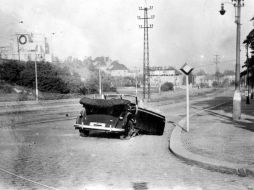 El auto Mercedes de Heydrich, tras el atentado que le costaría la vida, el 4 de junio de 1942 en Praga. ARCHIVO /