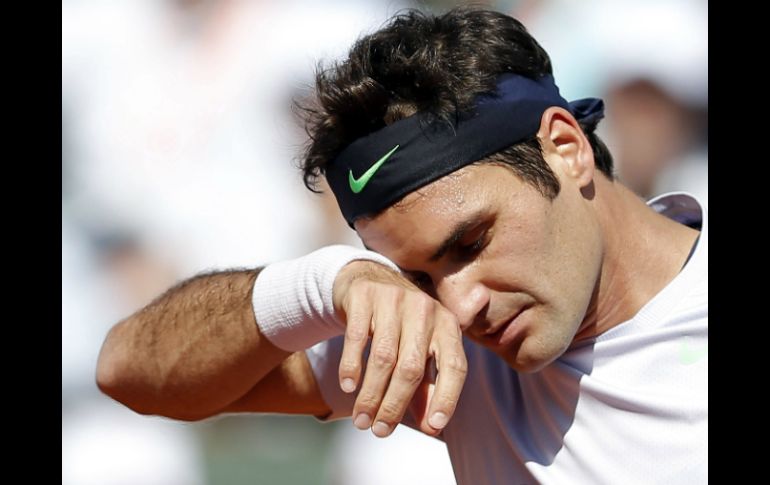 Roger Federer, segundo de la ATP fracasa en el torneo parisino. EFE /