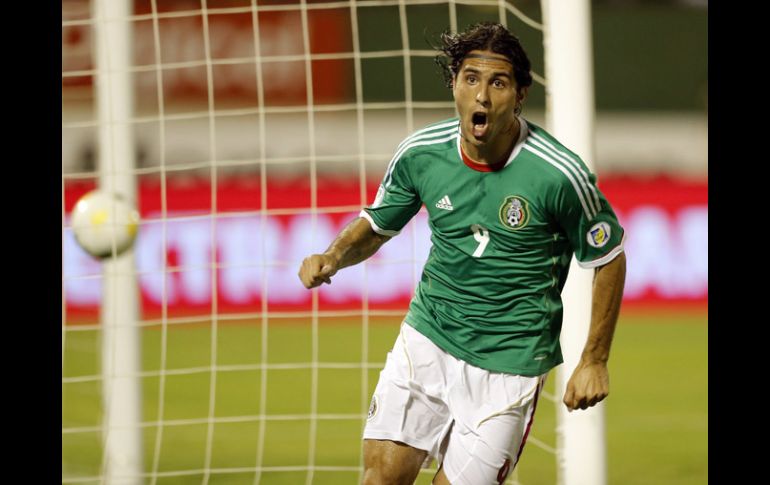 Aldo de Nigris festeja el gol que le dio los tres puntos al cuadro mexicano en Kingston. AP /