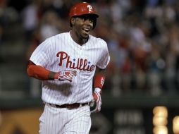 Mayberry Jr. le da triunfo a los Filis con un grand slam. AP /