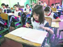 La prueba se aplica a más de 16 millones de alumnos de nivel primaria, secundaria y preparatoria. NTX /