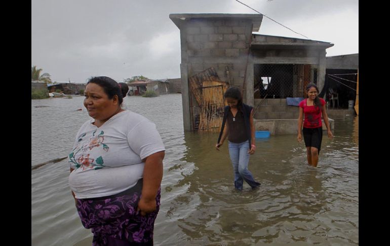 El paso del huracán “Bárbara” por Chiapas deja serias inundaciones, lo que causa daños en infraestructura urbana y habitacional. ARCHIVO /