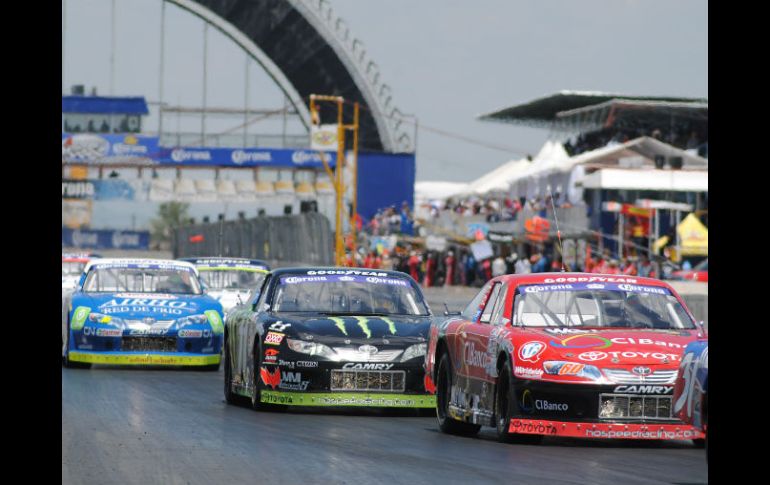 Quiroga es tricampeón de la Nascar México. ARCHIVO /