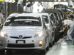 El fabricante de automóviles Toyota llamará para revisión a vehículos híbridos Prius y Lexus debido a un defecto. ARCHIVO /