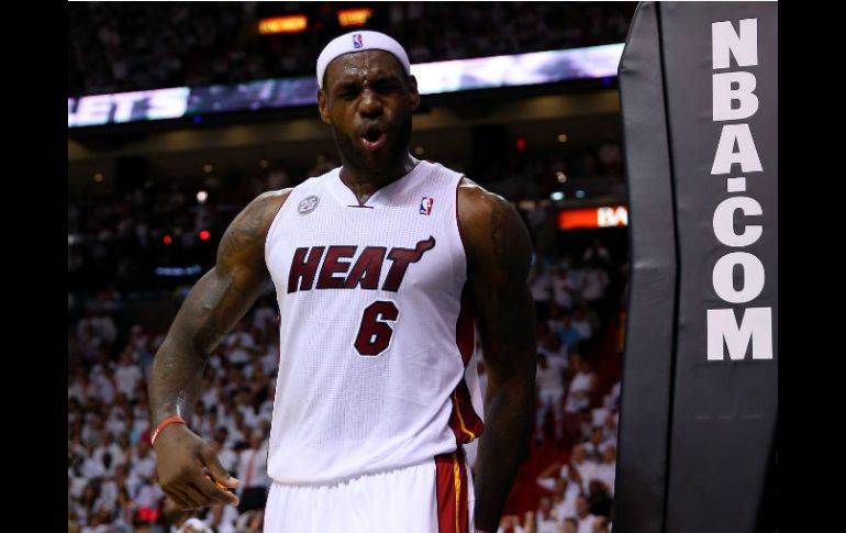 LeBron James llega en su mejor forma a la final y buscará defender la corona de Miami. AP /