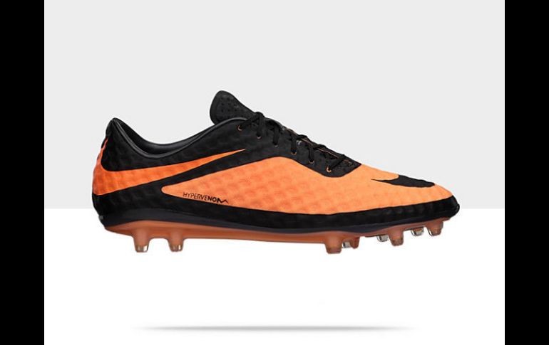 Nike presentó su nuevo calzado para futbolistas en la próxima temporada: el Hypervenom. ESPECIAL /