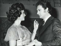 Enrique Lizalde, junto con Silvia Derbez en la telenovela ''Ven Conmigo''. ARCHIVO /