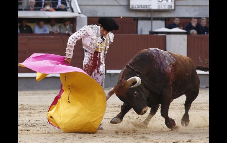 Joselito Adame rubrica una gran actuación en Las Ventas con otra oreja . EFE /