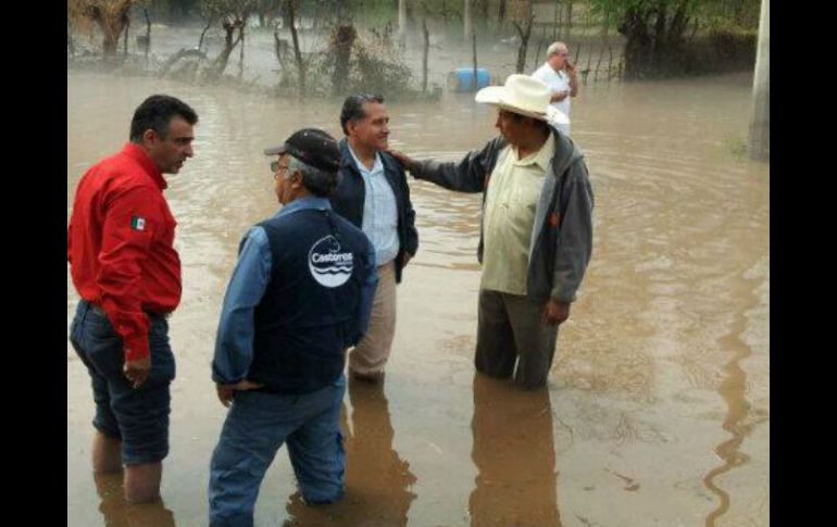 Arturo Zamora visita la zona afectada. Tomada de @arturozamora en Twitter. ESPECIAL /