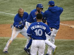 Toronto festeja el triunfo ante Texas luego de un largo partido. AFP /