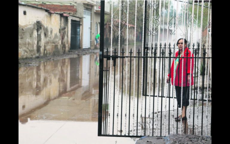 En algunas zonas el nivel del agua alcanzó hasta 1.80 metros, provocando inundaciones en varias fincas. ESPECIAL /