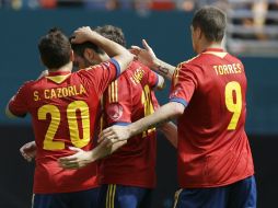 La ''Furia Roja'' celebra el triunfo, pero su desempeño deja muchas dudas. AP /