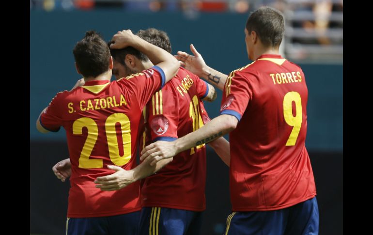 La ''Furia Roja'' celebra el triunfo, pero su desempeño deja muchas dudas. AP /