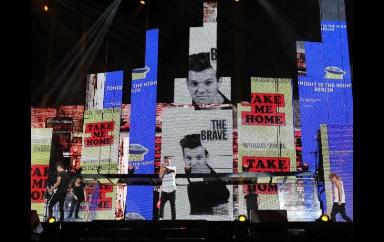 El quinteto británico ''One Direction'' complació a sus aficionados anoche en el Foro Sol. NTX /