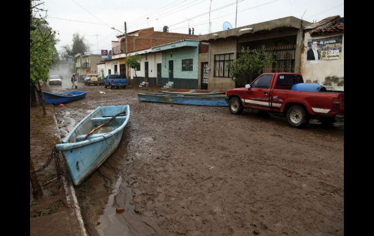 Las clases quedan suspendidas después de que la tromba presentada este viernes causara diversos daños. ARCHIVO /