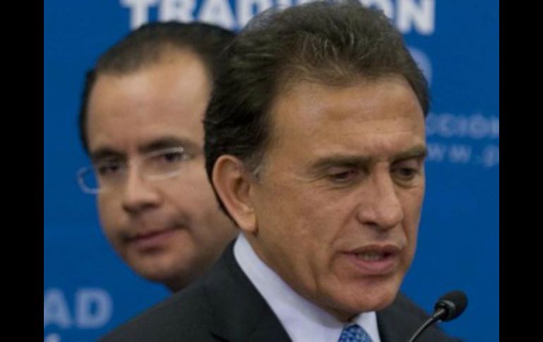 Miguel Ángel Yunes es acusado por Manuel Espino de hacer depósitos por seis MDD en bancos de Miami. ARCHIVO /