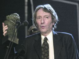 Elías Querejeta al recibir el Goya al Mejor productor por el filme ''Los lunes al sol'', en 2003. EFE /