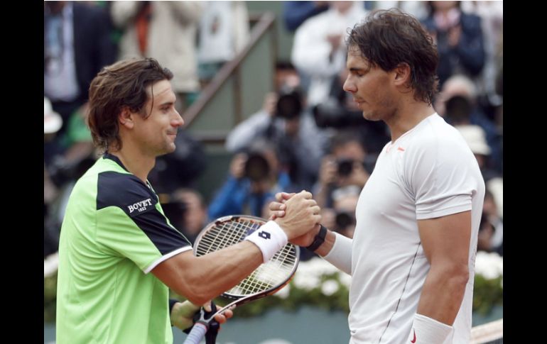 David es superado por Rafael en Roland Garros, sin embargo el llegar a la final le permite ''brincarlo''. EFE /