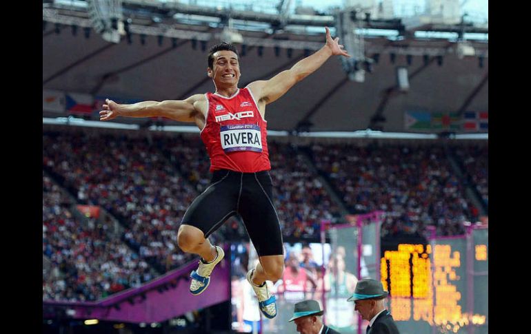 El atleta mexicano Luis Rivera gana este lunes la prueba de salto de longitud con un registro de 8.10 metros. ARCHIVO /