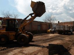 Este lunes continuaban los trabajos de limpieza en las calles.  /