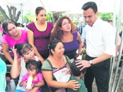 Tesistán. El alcalde de Zapopan, Héctor Robles, en la presentación de un programa de apoyos económicos. EL INFORMADOR /