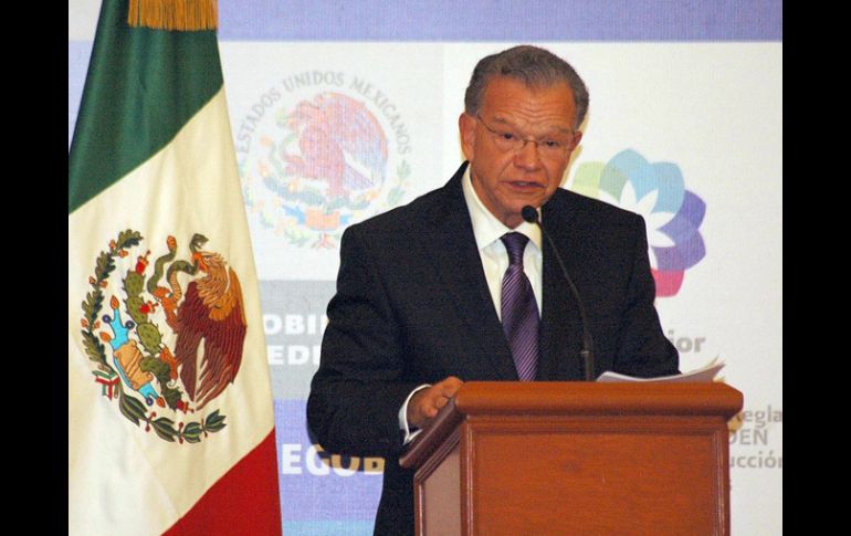 Tras estar casi medio año fuera del país, el ex Gobernador de Tabasco anuncia que regresará a México. ARCHIVO /