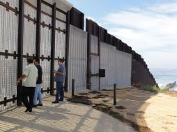 Se busca volver más estricta la seguridad en la frontera e imponer condiciones más duras a quienes aspiran a la legalidad. ARCHIVO /