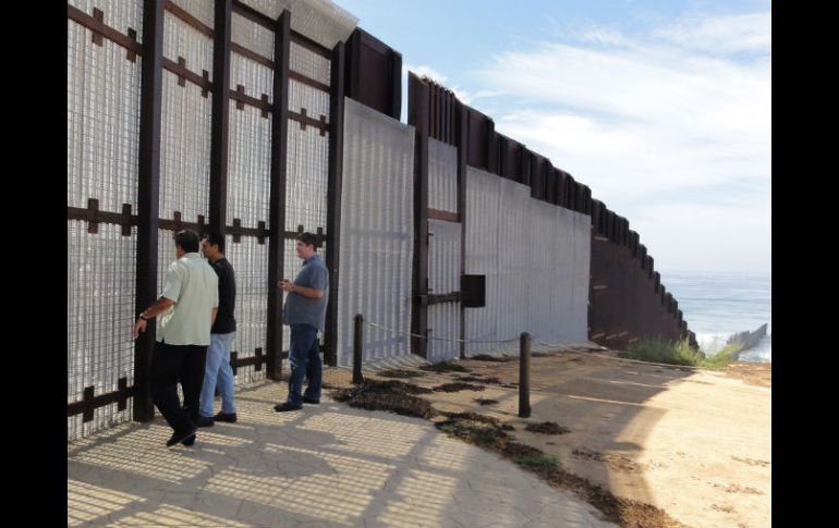 Se busca volver más estricta la seguridad en la frontera e imponer condiciones más duras a quienes aspiran a la legalidad. ARCHIVO /