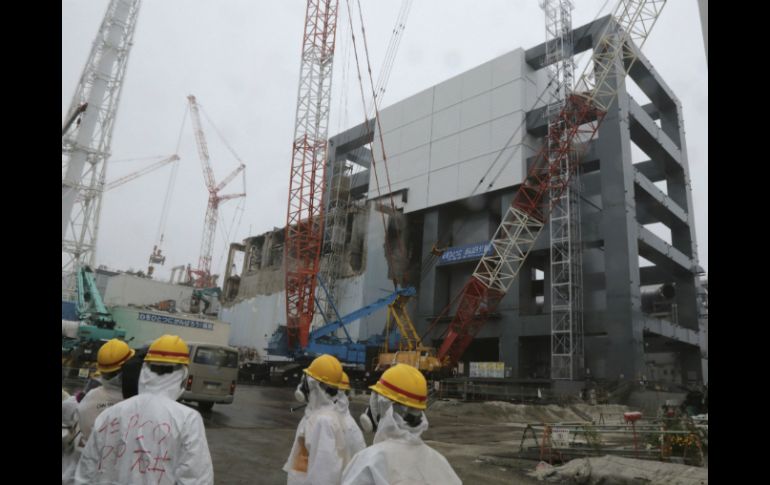 Japón planea quitar el combustible fundido antes de lo planeado en Fukushima. AP /