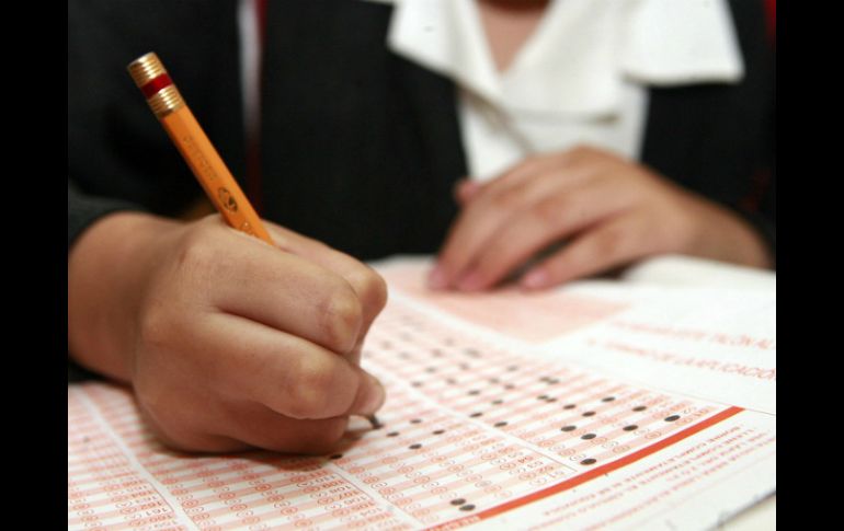 El INEE podría determinar si se continúa aplicando la prueba ENLACE o desaparece. ARCHIVO /