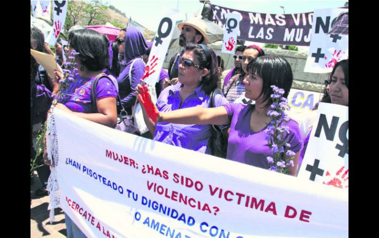 Mujeres se manifiestan contra la violencia. Desde marzo de 2011 se han registrado 563 casos. NTX /