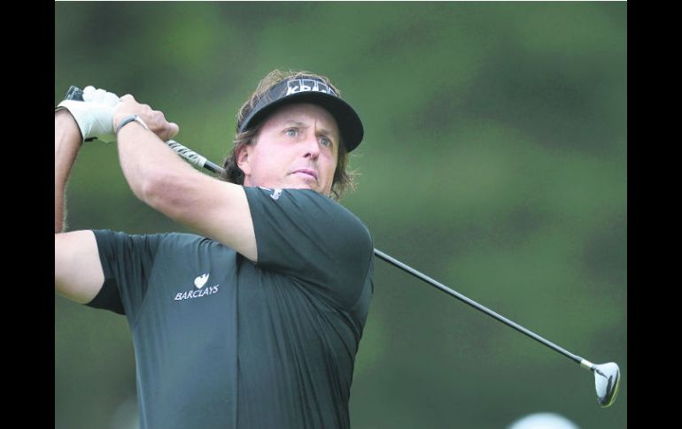 Phil Mickelson tiene una gran jornada tras asistir en San Diego la noche anterior a la graduación de octavo grado de su hija mayor. AFP /