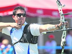 Juan René Serrano pelea por el oro en la modalidad de arco recurvo individual, y  por el bronce en la prueba por equipos mixtos. MEXSPORT /