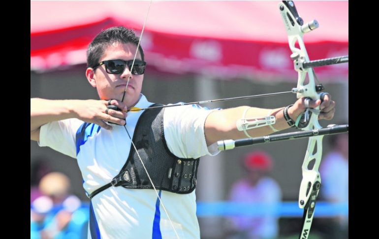 Juan René Serrano pelea por el oro en la modalidad de arco recurvo individual, y  por el bronce en la prueba por equipos mixtos. MEXSPORT /