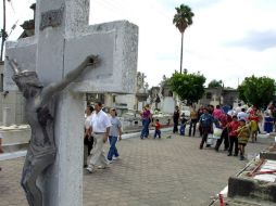 Con el motivo del Día del Padre la afluencia de habitantes de otros estados y de Jalisco moviliza a prepararse a las autoridades. ARCHIVO /