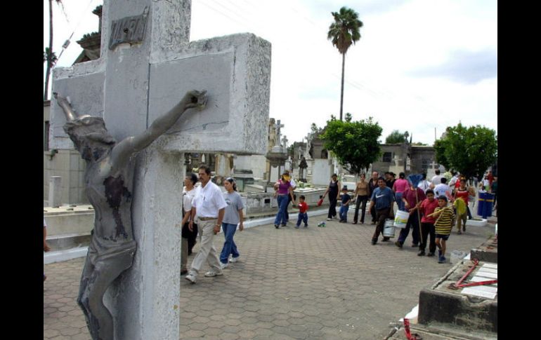 Con el motivo del Día del Padre la afluencia de habitantes de otros estados y de Jalisco moviliza a prepararse a las autoridades. ARCHIVO /