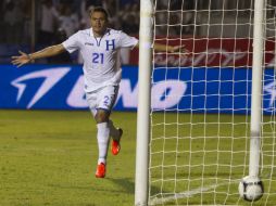 A nivel mundial, se han tenido polémicas por saber si un balón entra al arco o no. AP /