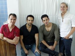 Enrique Montaño, Pablo Perroni, Kevin Holt y Arturo Rivas, elenco de ''Vestuario de hombres''.  /