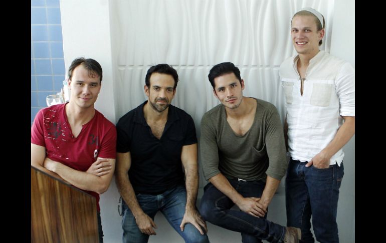 Enrique Montaño, Pablo Perroni, Kevin Holt y Arturo Rivas, elenco de ''Vestuario de hombres''.  /