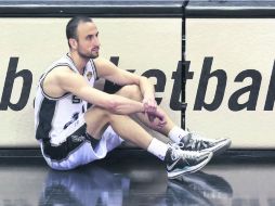 Que se levante. Los Spurs de San Antonio requieren que Manu Ginóbili aporte como sabe hacerlo. AFP /